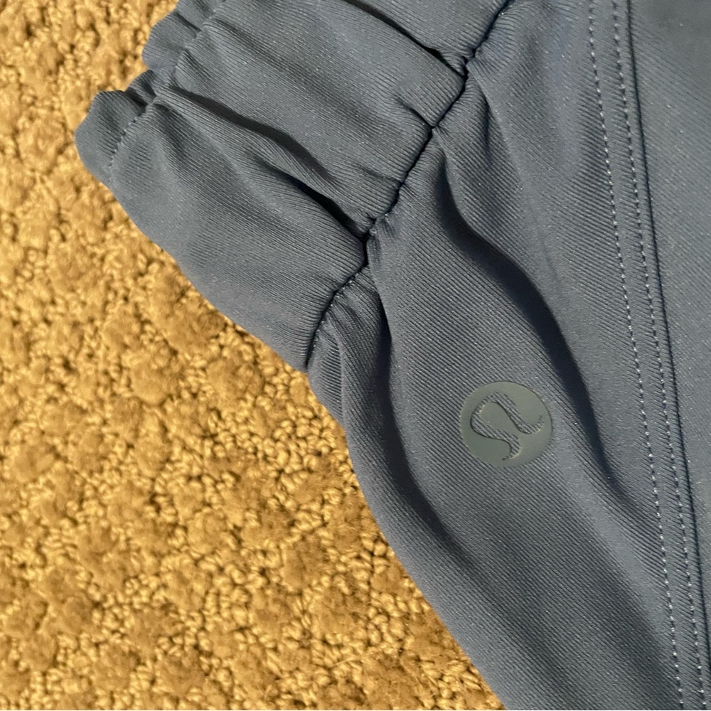 Lululemon jogger pant size 6